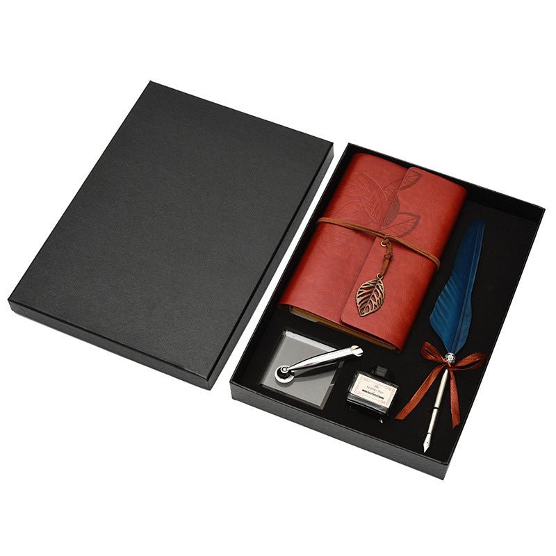 Idea regalo con blocco note, penna e inchiostro