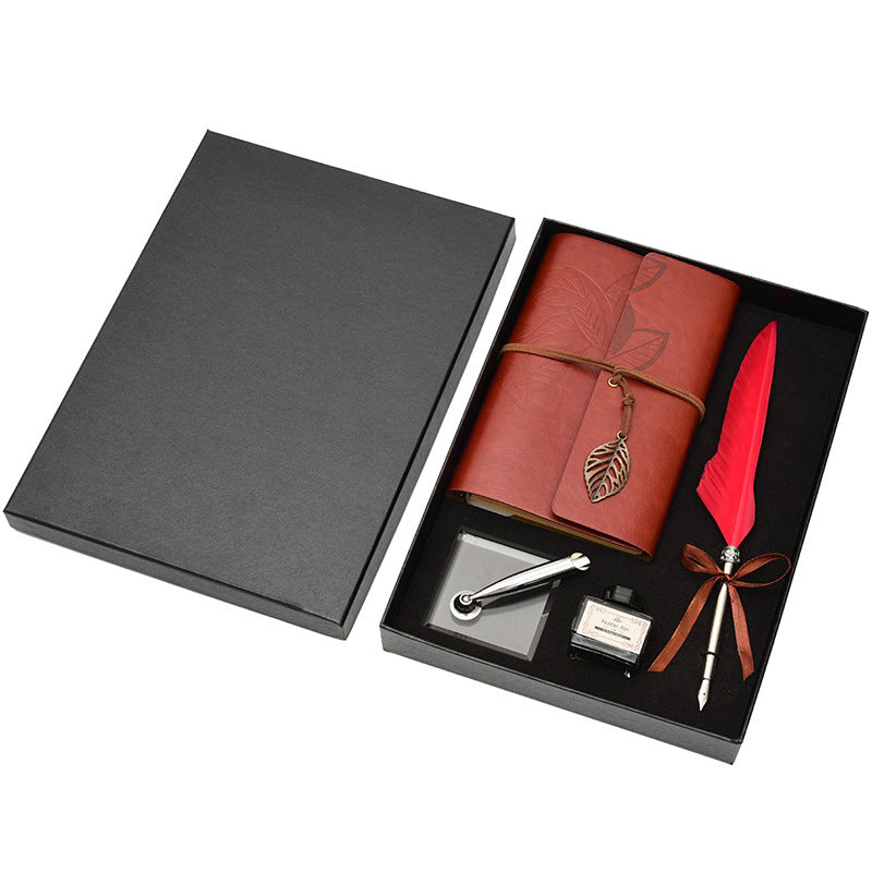 Idea regalo con blocco note, penna e inchiostro
